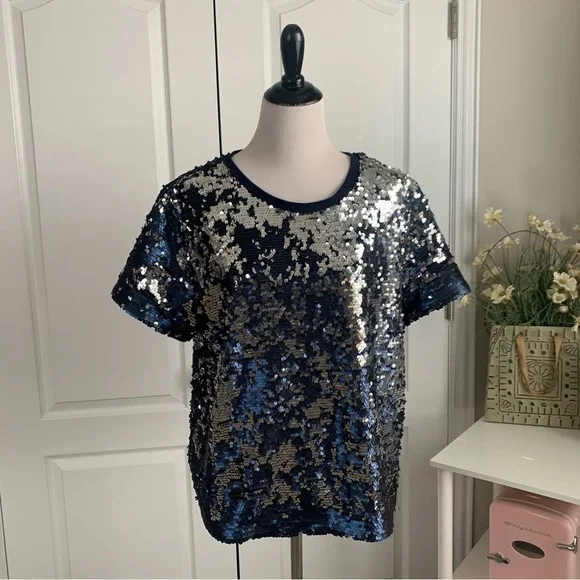 Two by Vince Camuto Flip Sequin Top - Picture 3 of 12